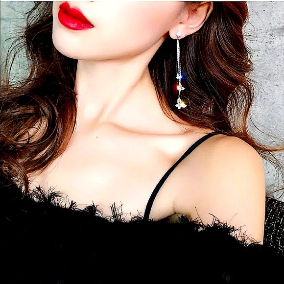 💎 🎉 July 1st Host Pick🎉 New Simulated💎Crystal Sterling Silver🦋Earrings - Picture 5 of 6